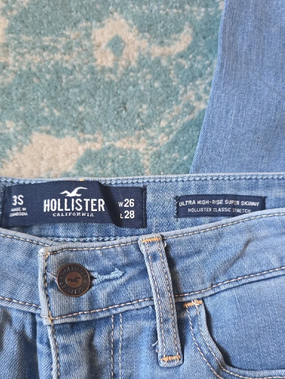 Hollister Light Wash Skinny Jeans in Soft Blue